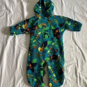 Patagonia fleece baby bunting, nature print, size 12 months, blue,green,orange